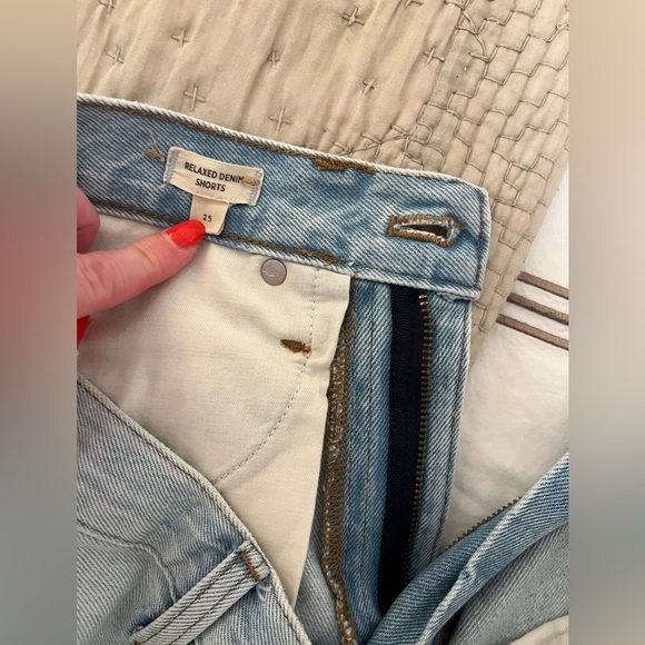 Madewell Relaxed Denim Shorts in Light Wash - Picture 10 of 10